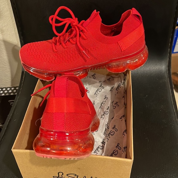 Red women’s athletic shoes - Picture 2 of 3